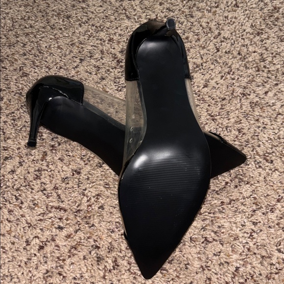 Steve Madden-Malibu Black Patent Vinyl Pointed-Toe Pumps size 9 - Picture 8 of 9